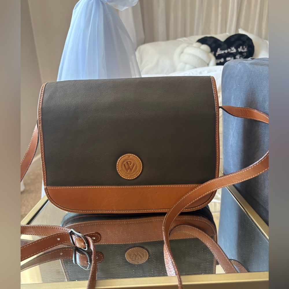(WP Magnum) quality Two-Tone Leather Crossbody Bag